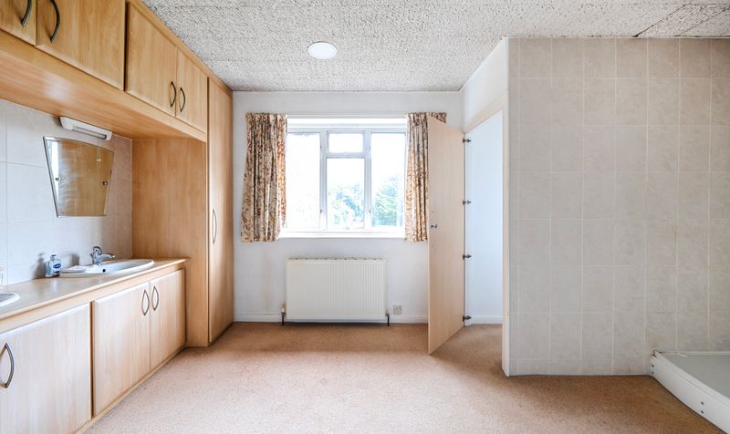 Ewell Downs Road, Epsom, KT17