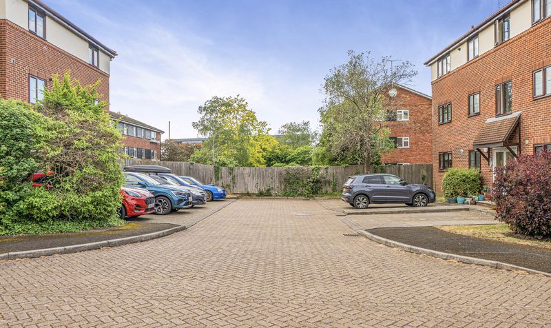 Yeomanry Close, Epsom, KT17