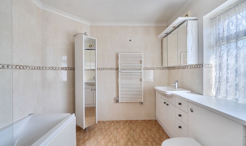 Kingscroft Road, Leatherhead, KT22
