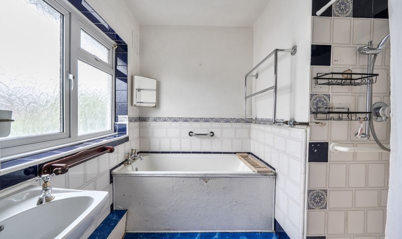 West Farm Avenue, Ashtead, KT21