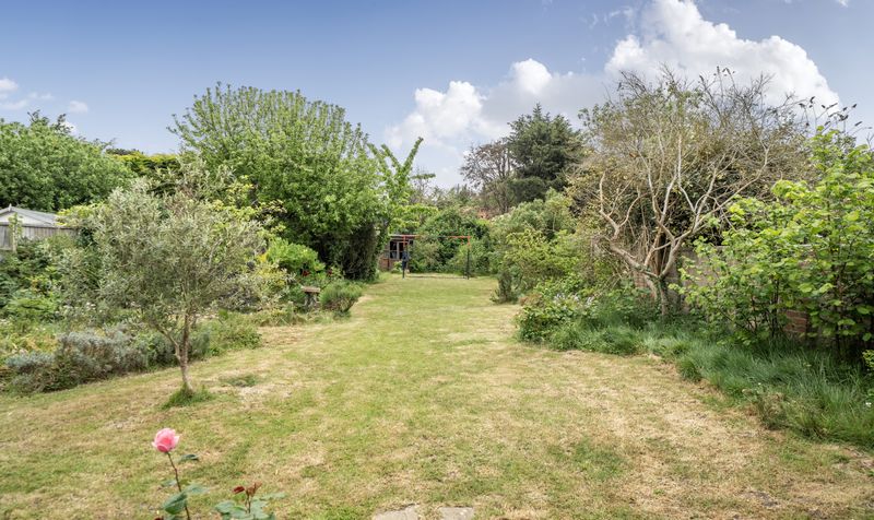 West Farm Avenue, Ashtead, KT21