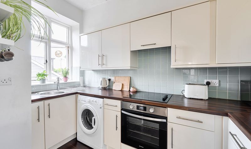 Woodcote Road, Woodcote Hall Woodcote Road, KT18