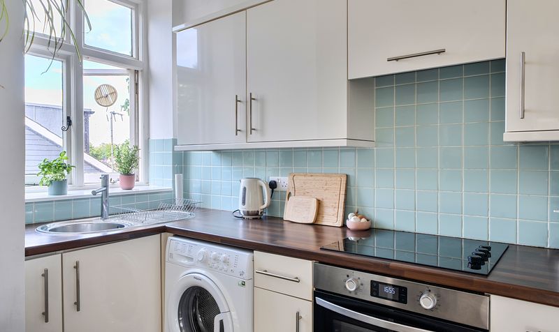 Woodcote Road, Woodcote Hall Woodcote Road, KT18