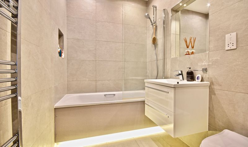 Bay Tree Avenue, Opus Court Bay Tree Avenue, KT22