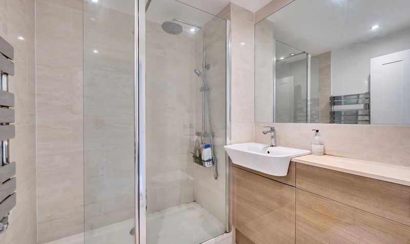 Delaporte Close, Epsom, KT17