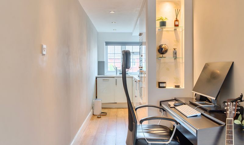 Delaporte Close, Epsom, KT17