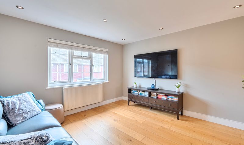 Delaporte Close, Epsom, KT17