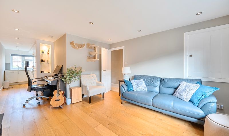Delaporte Close, Epsom, KT17