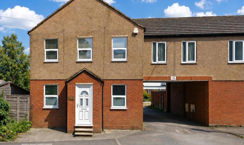 2 Bedroom Flat For Sale &ndash; Grove Road, Hitchin, SG5