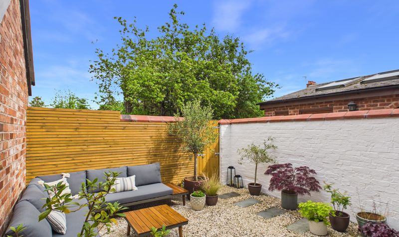 Caughall Road, Upton, CH2
