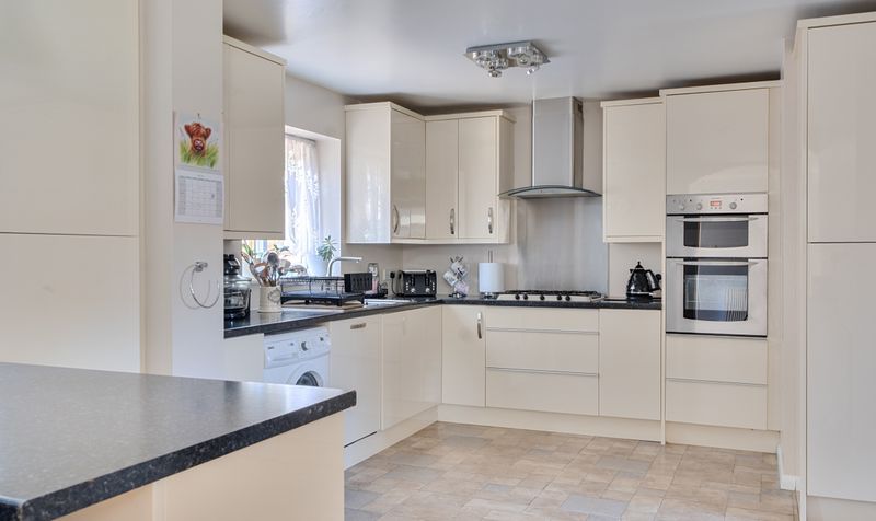 Allum Grove, Tadworth, KT20