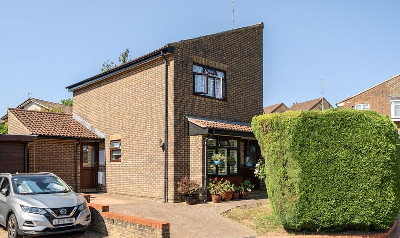 Allum Grove, Tadworth, KT20