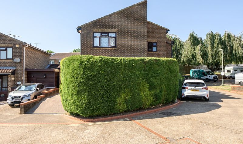 Allum Grove, Tadworth, KT20