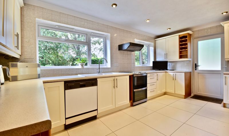 Roebuck Close, Ashtead, KT21