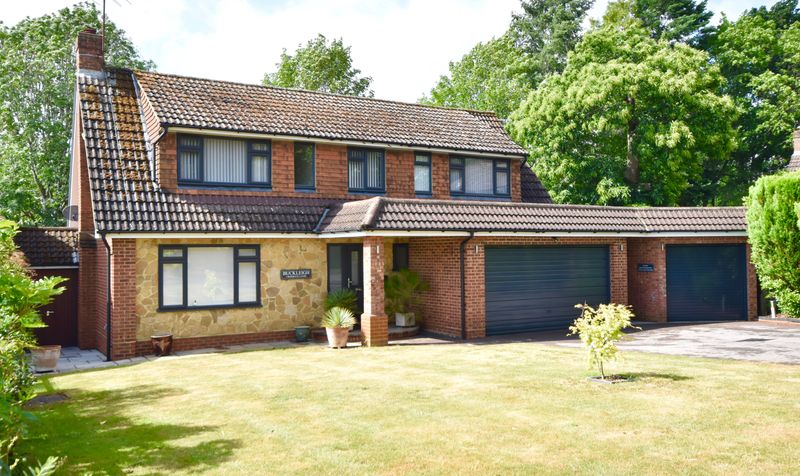 Roebuck Close, Ashtead, KT21