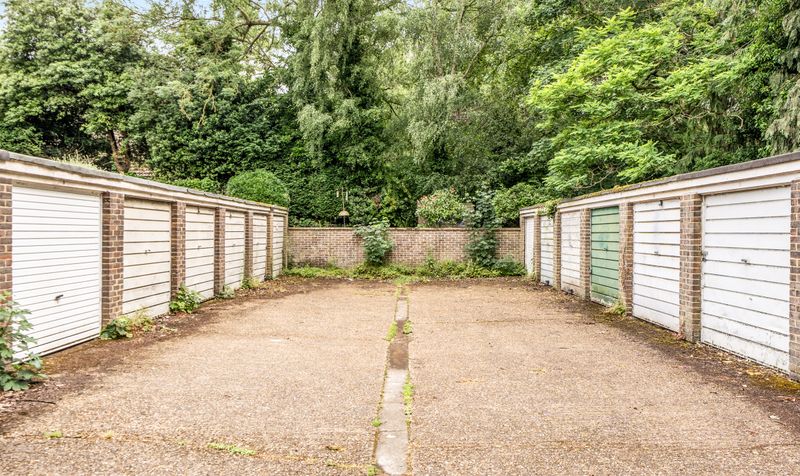 Grove Avenue, Epsom, KT17