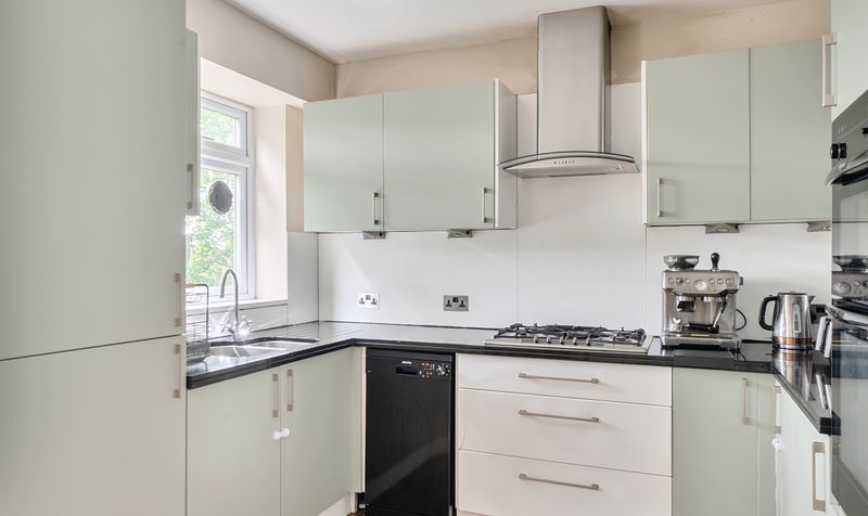 Grove Avenue, Epsom, KT17