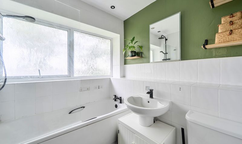 Grove Avenue, Epsom, KT17