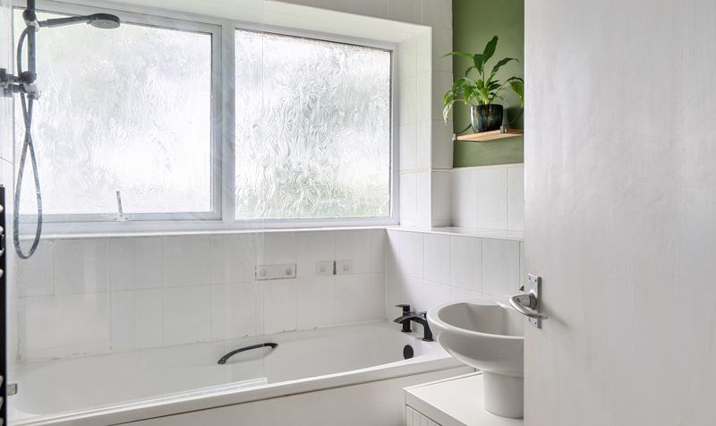 Grove Avenue, Epsom, KT17