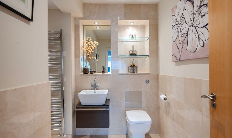 Avenue Close, Tadworth, KT20