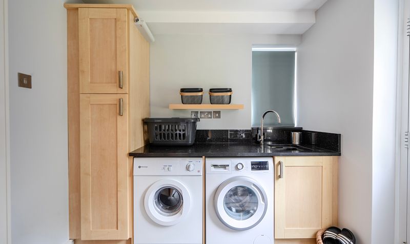 Avenue Close, Tadworth, KT20