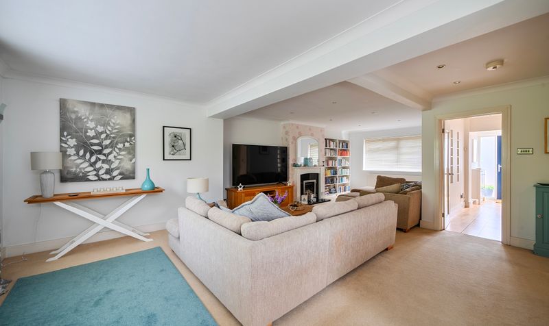 Avenue Close, Tadworth, KT20