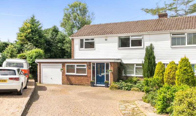 Avenue Close, Tadworth, KT20