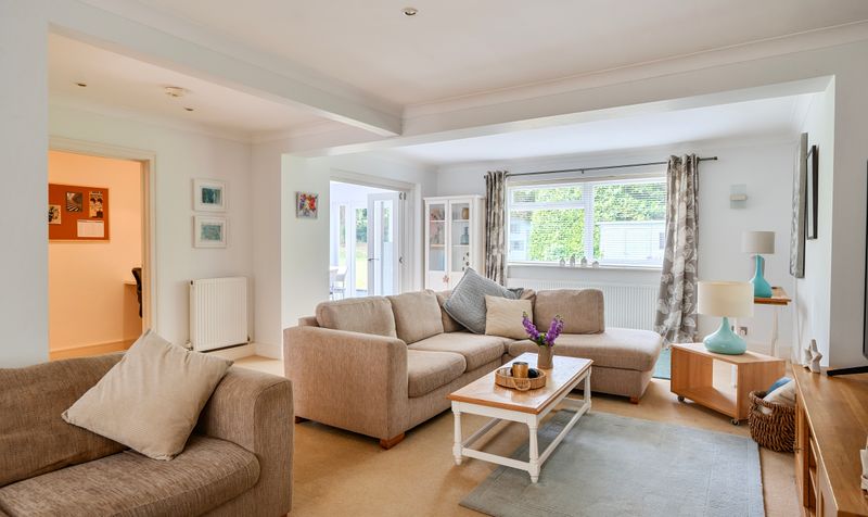 Avenue Close, Tadworth, KT20