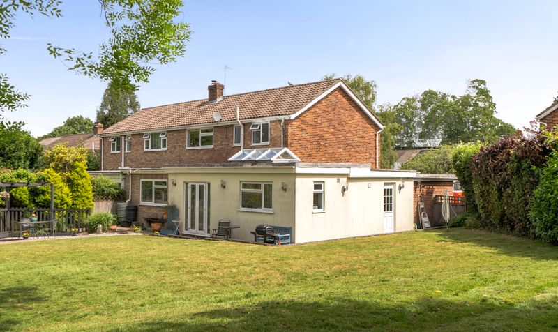 Avenue Close, Tadworth, KT20
