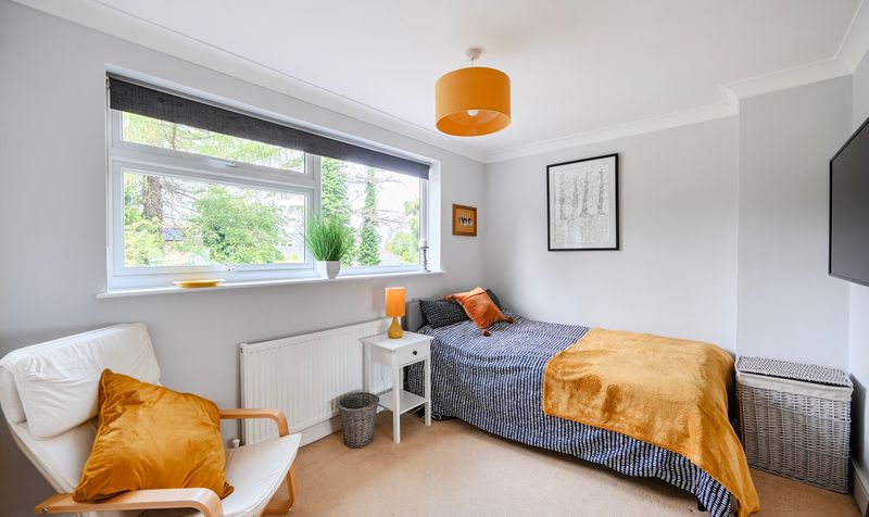 Avenue Close, Tadworth, KT20
