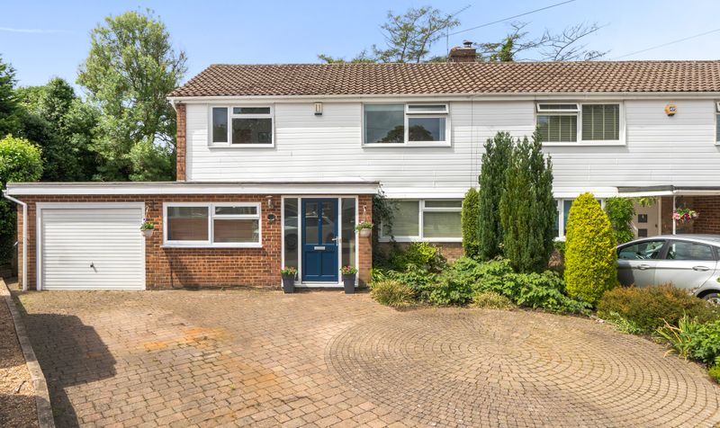 Avenue Close, Tadworth, KT20