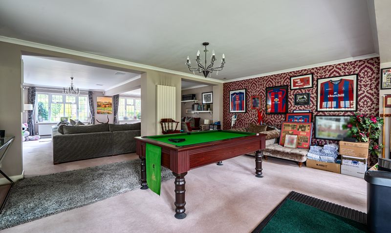 Golf Side, Cheam, SM2