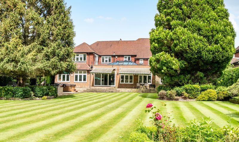 Golf Side, Cheam, SM2