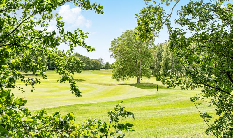 Golf Side, Cheam, SM2