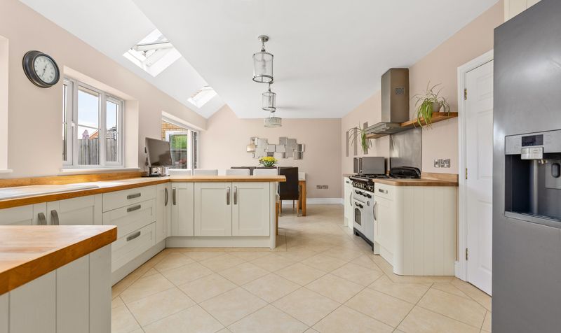 5 Bedroom House For Sale &ndash; Bedford Road, Henlow, SG16 3