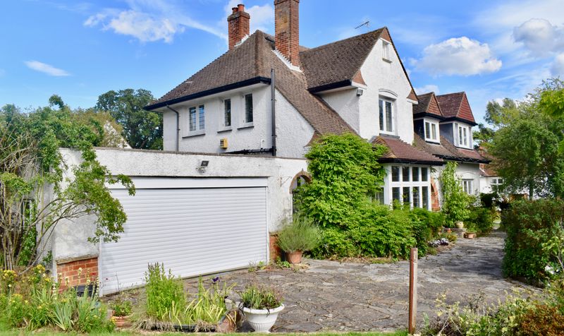 The Mead, Ashtead, KT21