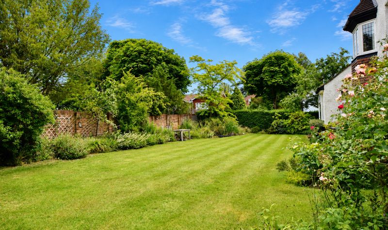 The Mead, Ashtead, KT21