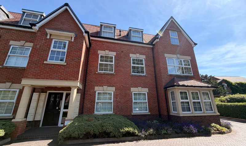 Vicarage Gardens — main photo