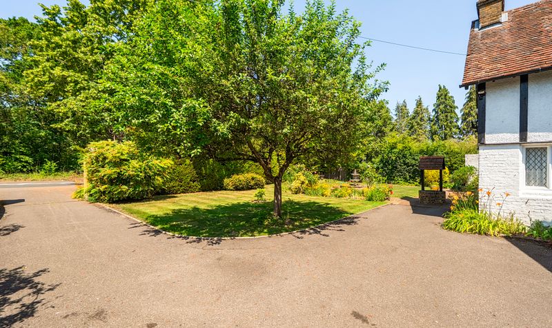 Epsom Road, Ashtead, KT21