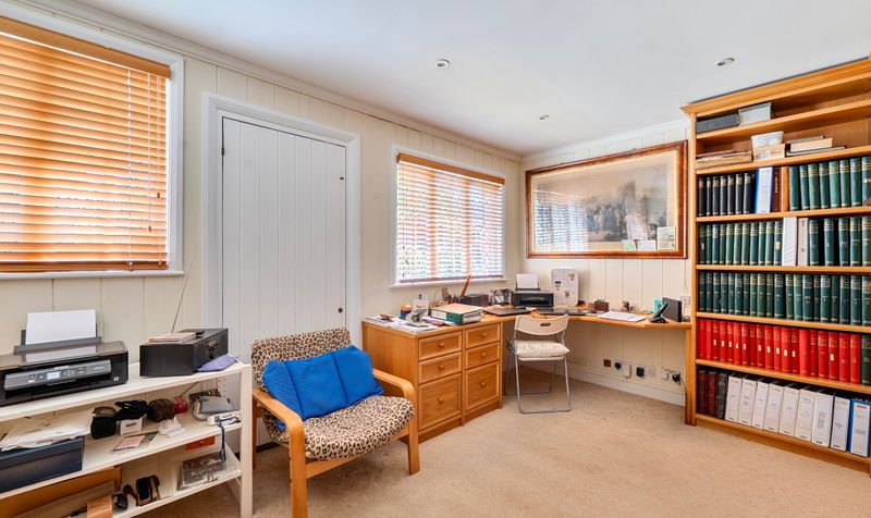 Epsom Road, Ashtead, KT21