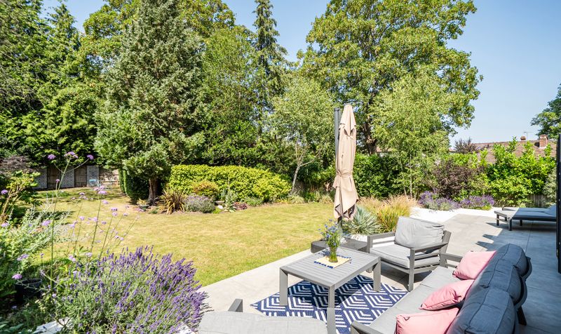 College Avenue, Epsom, KT17