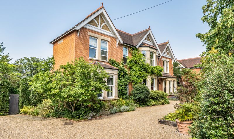 Larkhurst, 11 Highfields, Ashtead KT21 2NL