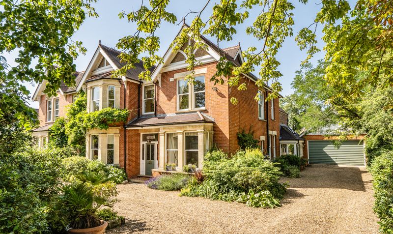 Larkhurst, 11 Highfields, Ashtead KT21 2NL
