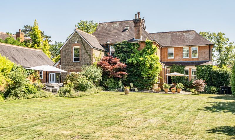 Larkhurst, 11 Highfields, Ashtead KT21 2NL