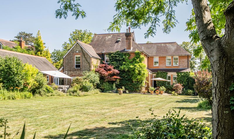 Larkhurst, 11 Highfields, Ashtead KT21 2NL