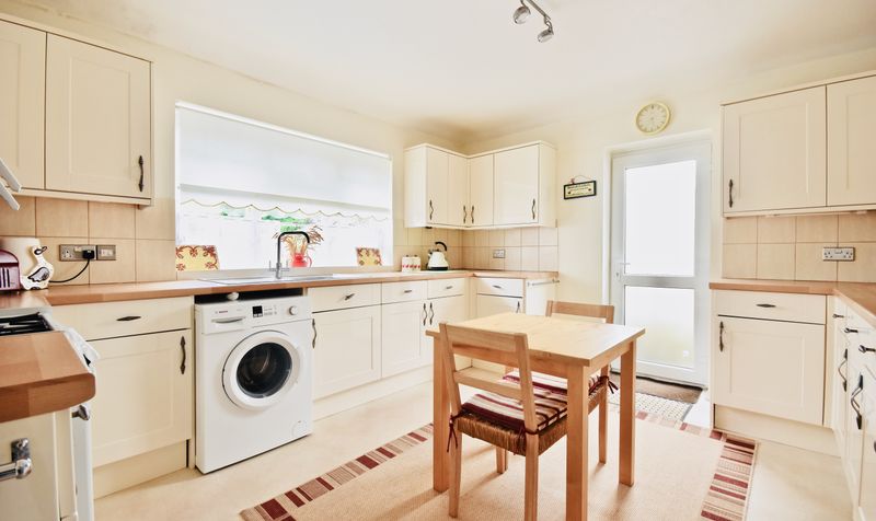 Petters Road, Ashtead, KT21