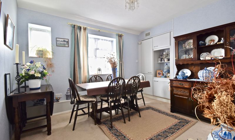 Petters Road, Ashtead, KT21
