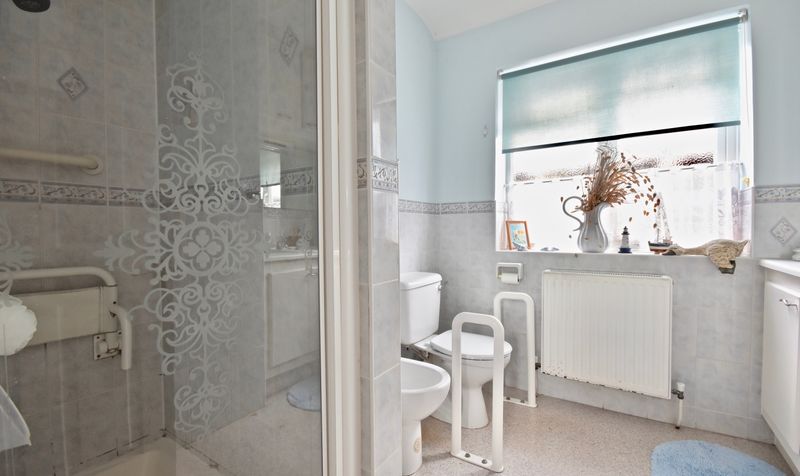 Petters Road, Ashtead, KT21