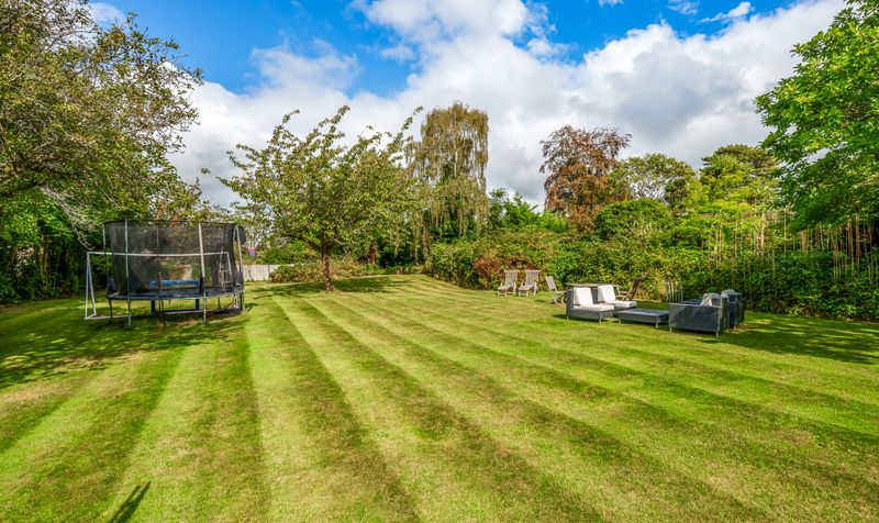 Skinners Lane, Ashtead, KT21