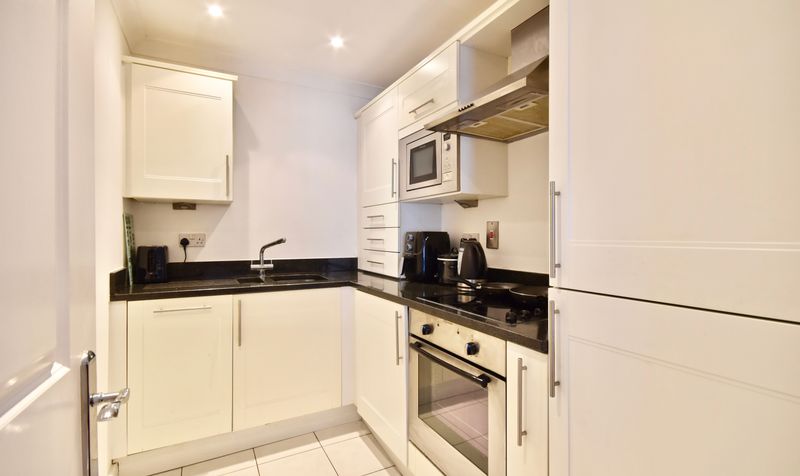 Leret Way, Royal Swan Quarter Leret Way, KT22
